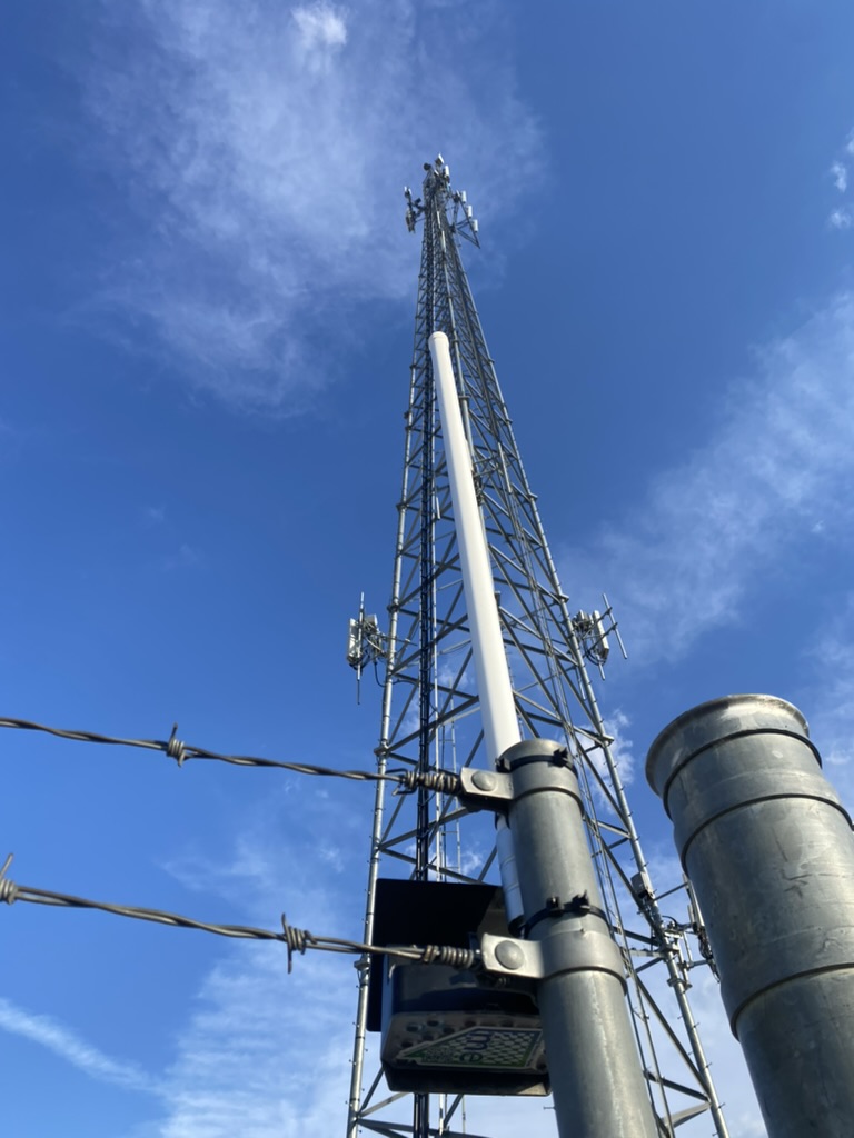 Inverted mount: antenna base on the fence post with the enclosure hanging below