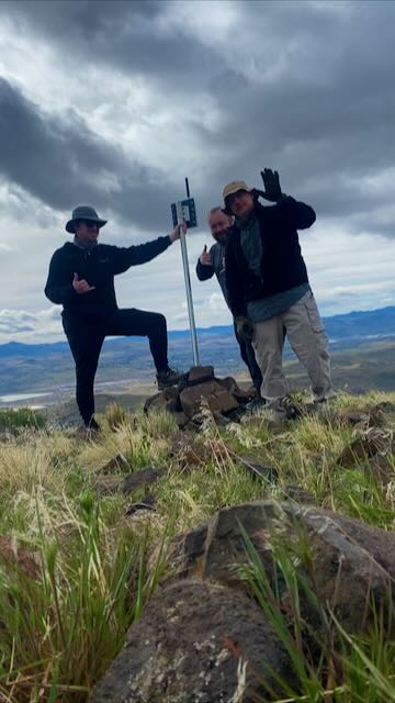 MeshEnvy crew with the mast and node on the Spanish Benchmark summit cairn